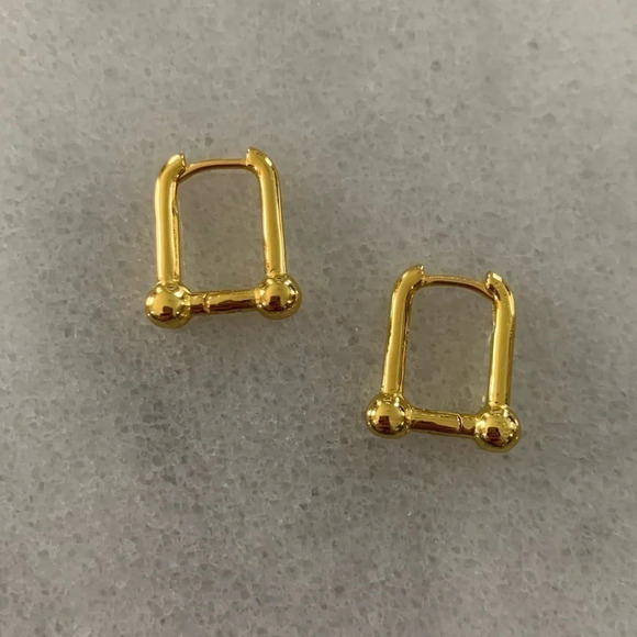 COPY - Gold Chain Link Huggie Hoop Earrings - Picture 2 of 4